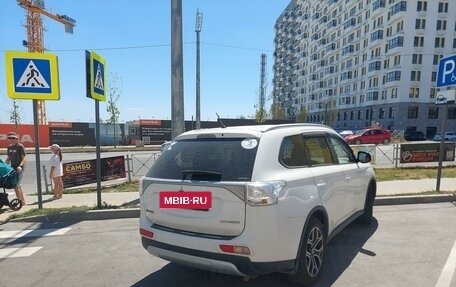 Mitsubishi Outlander III рестайлинг 3, 2014 год, 1 950 000 рублей, 2 фотография