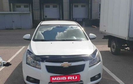 Chevrolet Cruze II, 2010 год, 800 000 рублей, 4 фотография