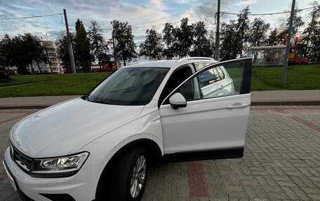 Volkswagen Tiguan II, 2017 год, 2 400 000 рублей, 2 фотография