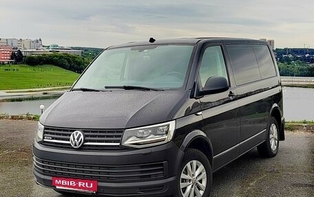 Volkswagen Caravelle T6 рестайлинг, 2017 год, 3 200 000 рублей, 2 фотография