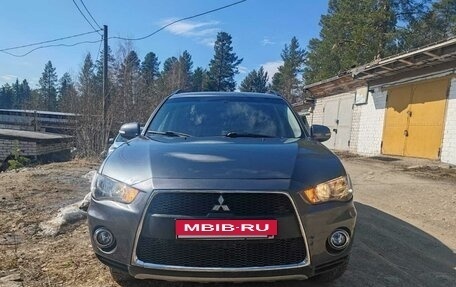 Mitsubishi Outlander III рестайлинг 3, 2011 год, 1 220 000 рублей, 2 фотография