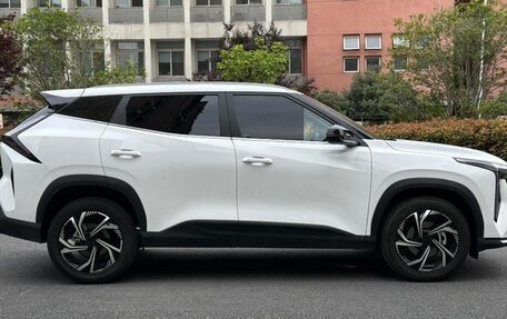 Geely Atlas, 2023 год, 1 790 000 рублей, 3 фотография