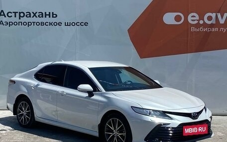 Toyota Camry, 2021 год, 3 350 000 рублей, 2 фотография