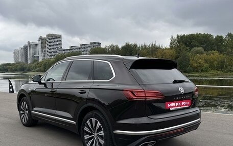 Volkswagen Touareg III, 2018 год, 5 550 000 рублей, 2 фотография