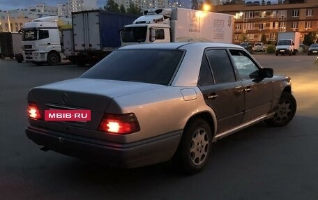 Mercedes-Benz W124, 1992 год, 450 000 рублей, 1 фотография