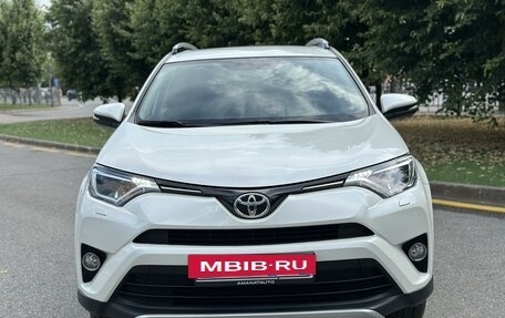 Toyota RAV4, 2017 год, 2 650 000 рублей, 3 фотография