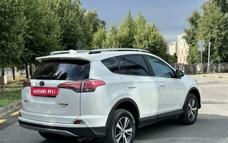 Toyota RAV4, 2017 год, 2 650 000 рублей, 8 фотография