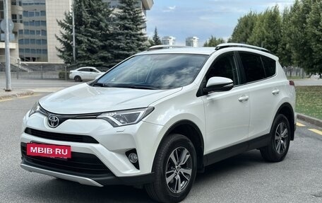 Toyota RAV4, 2017 год, 2 650 000 рублей, 4 фотография