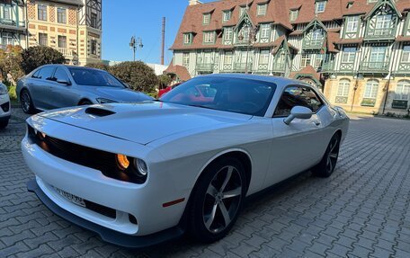 Dodge Challenger III рестайлинг 2, 2018 год, 4 000 000 рублей, 1 фотография