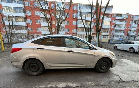 Hyundai Solaris II рестайлинг, 2011 год, 650 000 рублей, 2 фотография