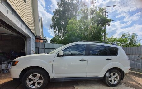 Mitsubishi Outlander III рестайлинг 3, 2010 год, 1 200 000 рублей, 2 фотография