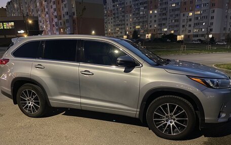 Toyota Highlander III, 2017 год, 3 990 000 рублей, 3 фотография