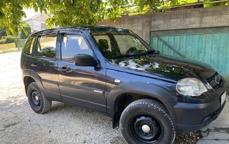 Chevrolet Niva I рестайлинг, 2015 год, 725 000 рублей, 2 фотография