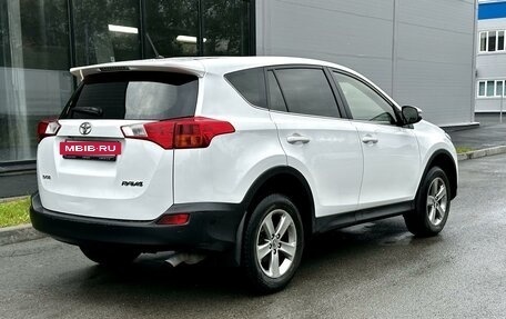 Toyota RAV4, 2015 год, 1 800 000 рублей, 5 фотография