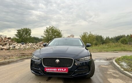 Jaguar XE I рестайлинг, 2019 год, 3 200 000 рублей, 2 фотография