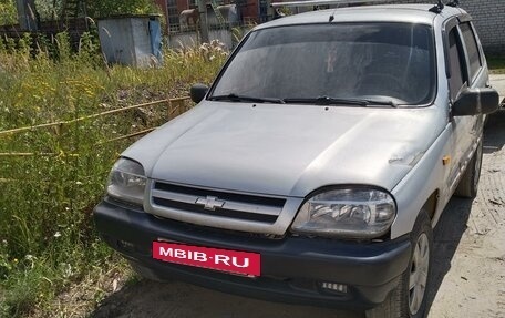 Chevrolet Niva I рестайлинг, 2004 год, 300 000 рублей, 1 фотография