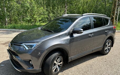 Toyota RAV4, 2015 год, 2 300 000 рублей, 2 фотография