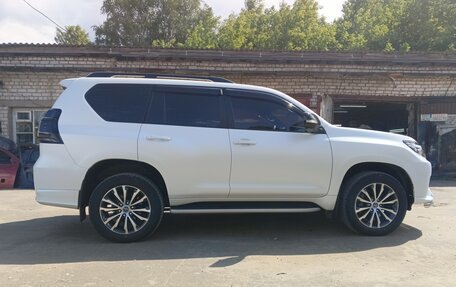 Toyota Land Cruiser Prado 150 рестайлинг 2, 2023 год, 8 300 000 рублей, 3 фотография