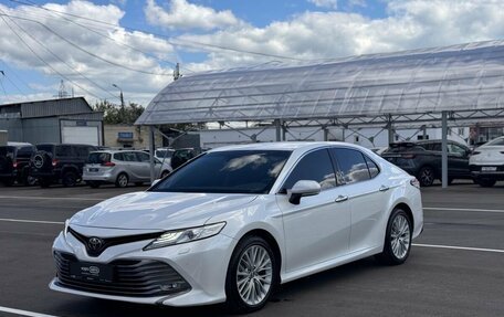 Toyota Camry, 2018 год, 2 870 000 рублей, 3 фотография