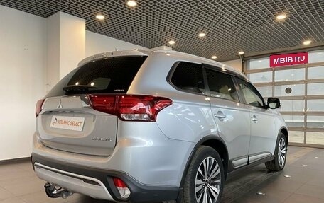 Mitsubishi Outlander III рестайлинг 3, 2020 год, 2 775 000 рублей, 3 фотография