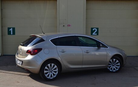 Opel Astra J, 2011 год, 890 000 рублей, 2 фотография