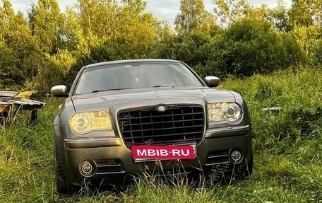 Chrysler 300C II, 2005 год, 1 350 000 рублей, 7 фотография