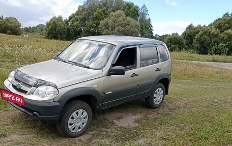 Chevrolet Niva I рестайлинг, 2013 год, 550 000 рублей, 3 фотография