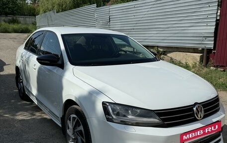 Volkswagen Jetta VI, 2017 год, 1 600 000 рублей, 2 фотография