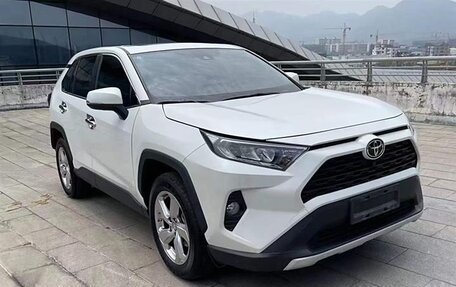 Toyota RAV4, 2021 год, 2 498 000 рублей, 3 фотография