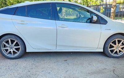 Toyota Prius IV XW50, 2016 год, 1 639 000 рублей, 1 фотография