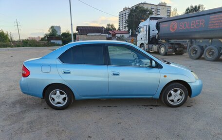 Toyota Prius IV XW50, 2000 год, 330 000 рублей, 1 фотография