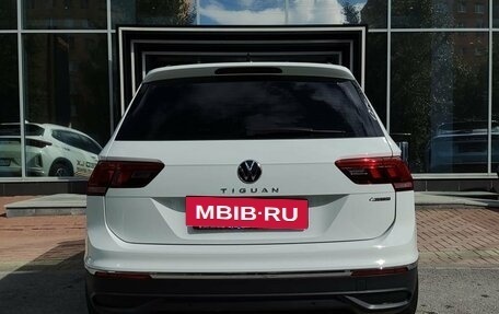 Volkswagen Tiguan II, 2021 год, 3 749 000 рублей, 5 фотография