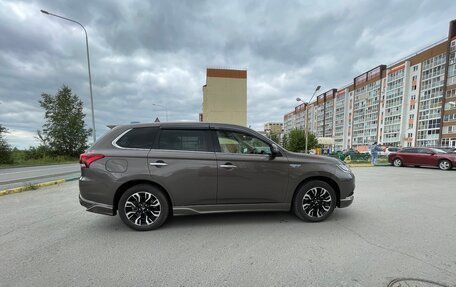 Mitsubishi Outlander III рестайлинг 3, 2018 год, 3 200 000 рублей, 7 фотография