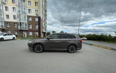 Mitsubishi Outlander III рестайлинг 3, 2018 год, 3 200 000 рублей, 6 фотография