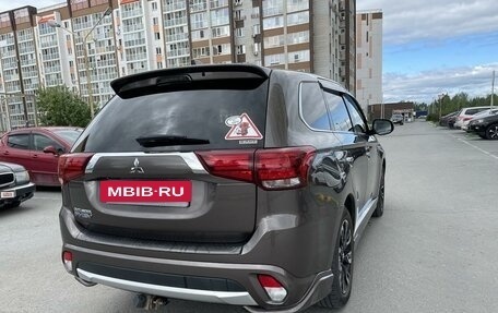 Mitsubishi Outlander III рестайлинг 3, 2018 год, 3 200 000 рублей, 5 фотография