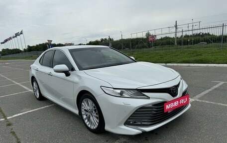 Toyota Camry, 2019 год, 3 200 000 рублей, 2 фотография