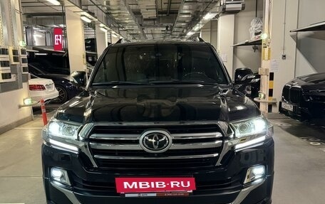 Toyota Land Cruiser 200, 2019 год, 8 900 000 рублей, 2 фотография