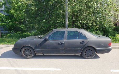 Mercedes-Benz E-Класс, 1996 год, 250 000 рублей, 2 фотография