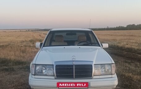 Mercedes-Benz W124, 1990 год, 390 000 рублей, 1 фотография