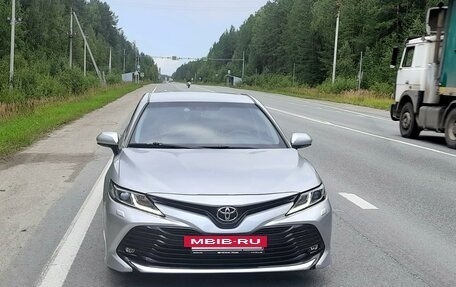 Toyota Camry, 2020 год, 3 300 000 рублей, 2 фотография