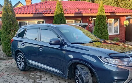 Mitsubishi Outlander III рестайлинг 3, 2019 год, 2 370 000 рублей, 2 фотография