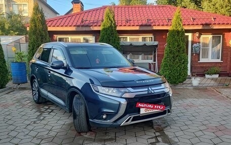 Mitsubishi Outlander III рестайлинг 3, 2019 год, 2 370 000 рублей, 1 фотография