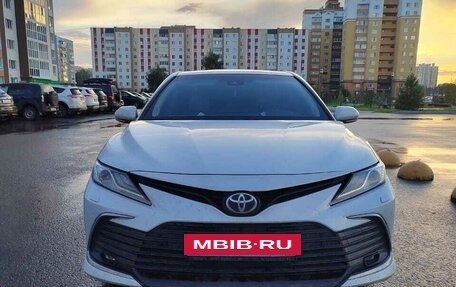 Toyota Camry, 2021 год, 4 000 000 рублей, 1 фотография