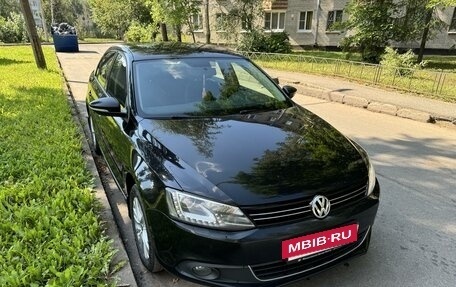 Volkswagen Jetta VI, 2014 год, 975 000 рублей, 1 фотография