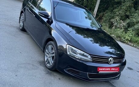 Volkswagen Jetta VI, 2011 год, 800 000 рублей, 2 фотография