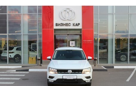 Volkswagen Tiguan II, 2017 год, 2 370 000 рублей, 2 фотография