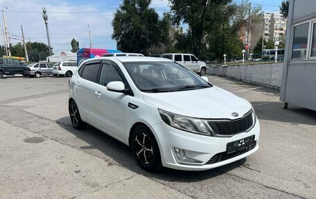 KIA Rio III рестайлинг, 2013 год, 924 900 рублей, 2 фотография