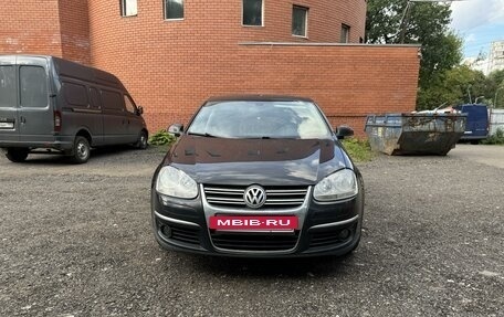 Volkswagen Jetta VI, 2010 год, 840 000 рублей, 2 фотография