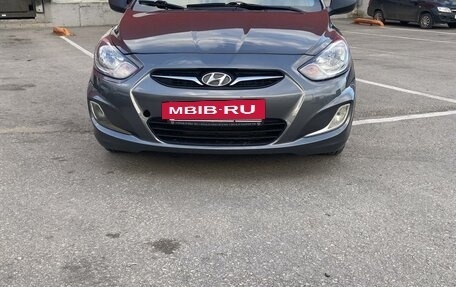 Hyundai Solaris II рестайлинг, 2014 год, 1 000 000 рублей, 3 фотография