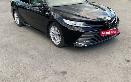 Toyota Camry, 2019 год, 3 000 000 рублей, 2 фотография